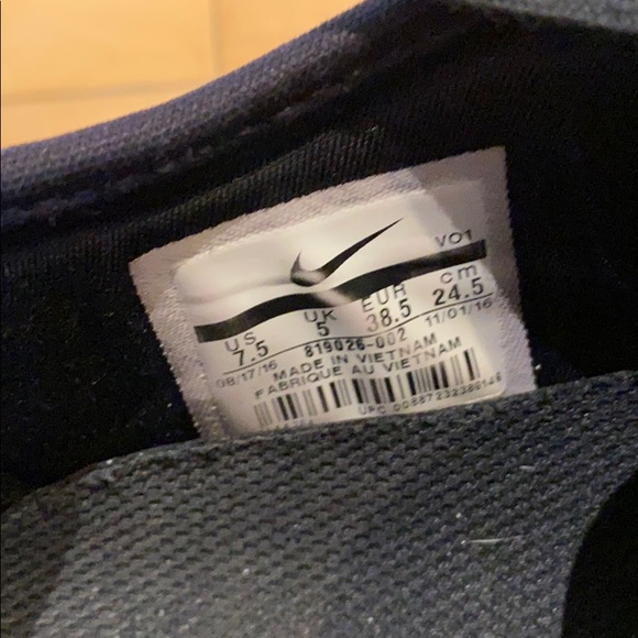 Nike Running Shoes - Picture 7 of 9